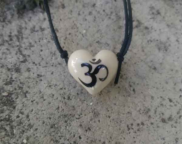 Colar Aromático Coleção Hinduísmo Om - Coração Cru - Ortega - Mundo dos Óleos
