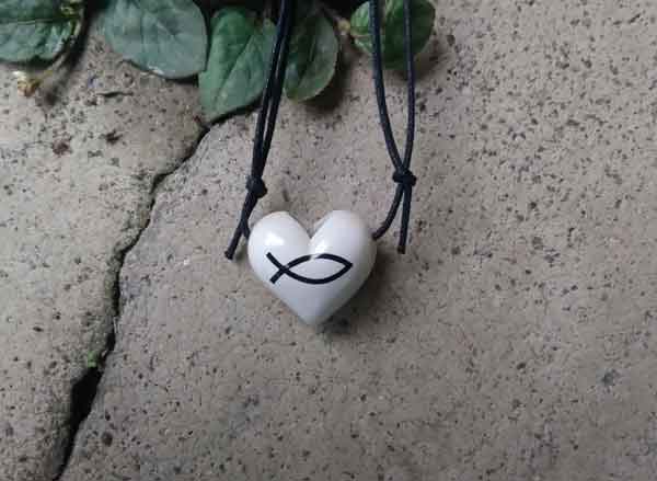 Colar Aromático Coleção Cristianismo Peixe - Coração Branco - Ortega - Mundo dos Óleos