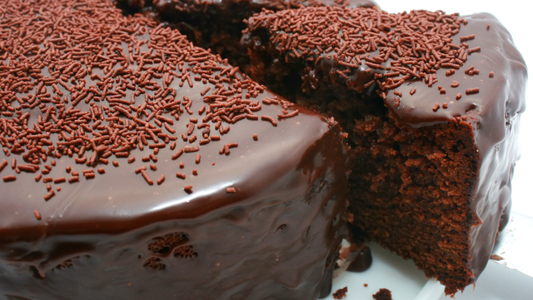 Faça um delicioso Bolo de Chocolate usando Óleo de Coco!