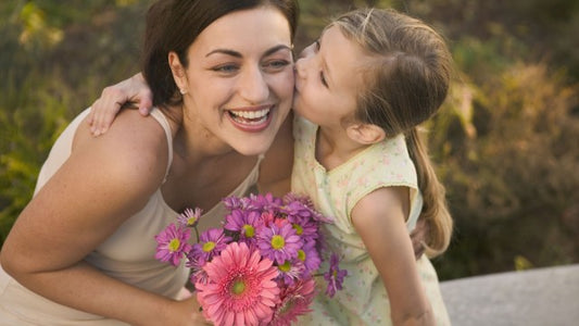 Mãe não é “tudo igual”! Presenteie saúde para quem você quer ter ao lado por muito e muito tempo! Confira o óleo ideal para sua mãe.