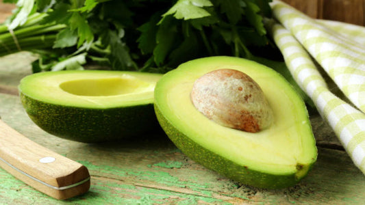 5 benefícios que vão fazer você se apaixonar pelo Óleo de Abacate