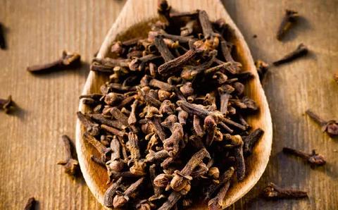 Óleo de Cravo contra a dor de dente!