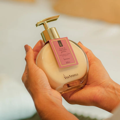 Creme Hidratante Desodorante Mãos e Corpo - Flor de Cerejeira - Via Aroma - Frasco com 200ml