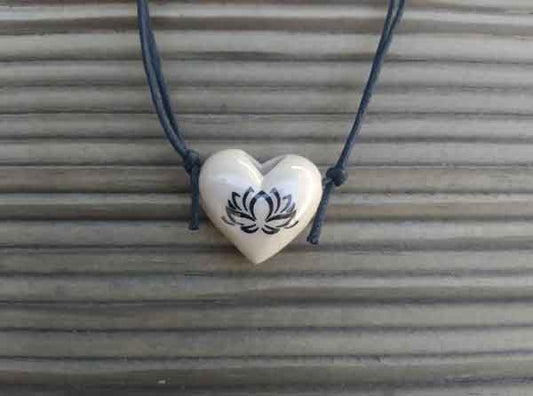 Colar Aromático Coleção Budismo Flor de Lotus -  Coração Cru - Ortega - Mundo dos Óleos