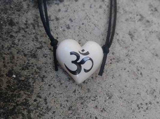 Colar Aromático Coleção Hinduísmo Om -  Coração Branco - Ortega - Mundo dos Óleos