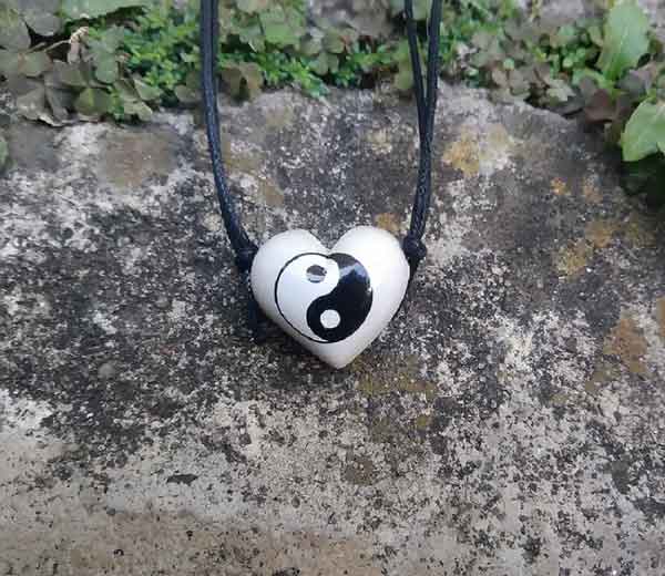 Colar Aromático Coleção Taoísmo Yin Yang -  Coração Branco - Ortega - Mundo dos Óleos