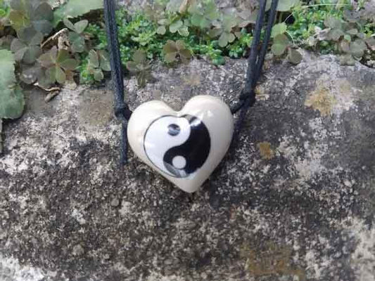 Colar Aromático Coleção Taoísmo Yin Yang -  Coração Cru - Ortega - Mundo dos Óleos